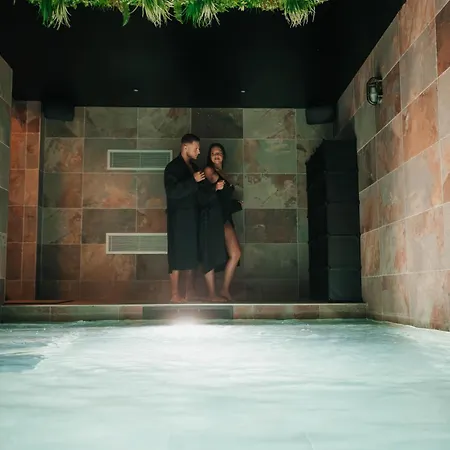 Intense Experience - Wellness Avec Piscine Jacuzzi Sauna Billard Privatifs Manage