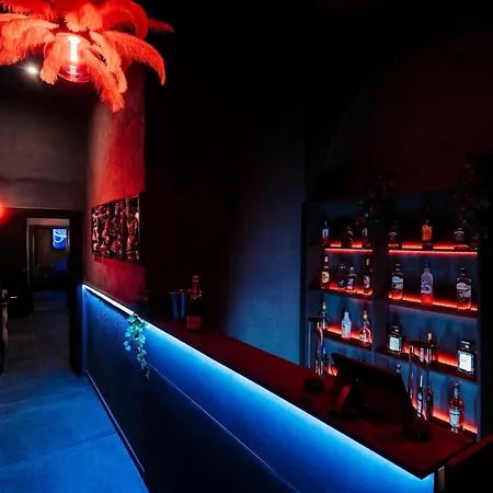 Love hotel Intense Experience - Wellness Avec Piscine Jacuzzi Sauna Billard Privatifs Manage