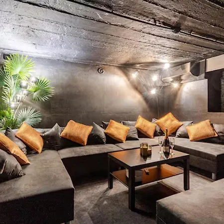 Intense Experience - Wellness Avec Piscine Jacuzzi Sauna Billard Privatifs Love hotel Manage